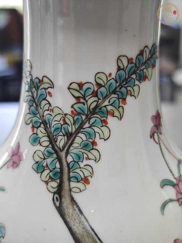 古玩陶瓷人物紋粉彩瓶真品鑒賞圖