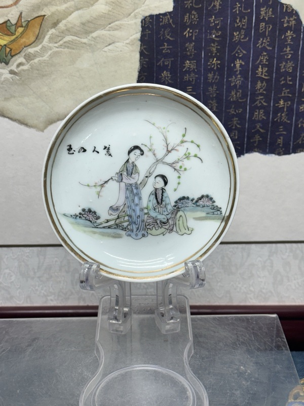 古玩轉(zhuǎn)賣民國(guó)細(xì)路桃花仕女紋粉彩盤拍賣，當(dāng)前價(jià)格18888元