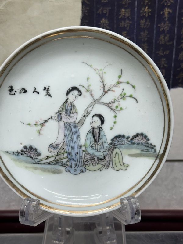 古玩陶瓷民國(guó)細(xì)路桃花仕女紋粉彩盤拍賣，當(dāng)前價(jià)格489元