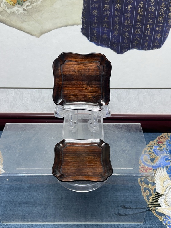 古玩轉(zhuǎn)賣民國精品紅木四方倭角盞托拍賣，當(dāng)前價(jià)格0元