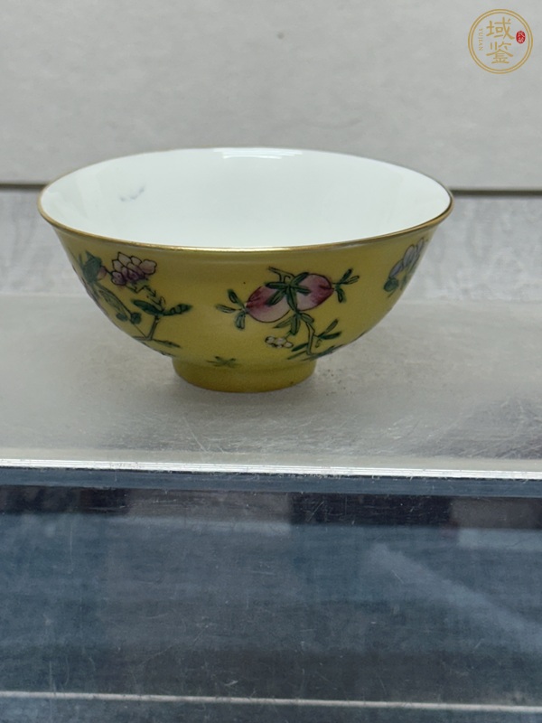 古玩陶瓷黃地粉彩花卉紋茶圓真品鑒賞圖
