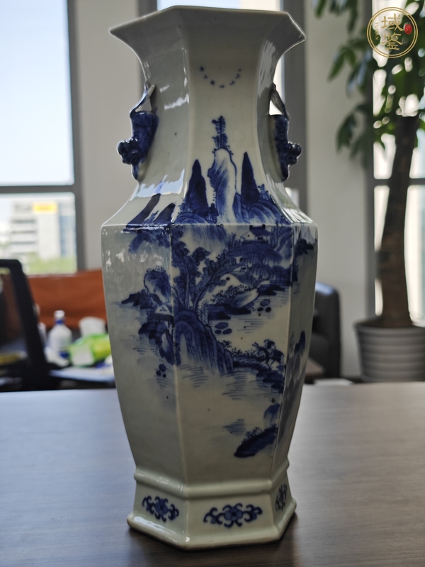 古玩陶瓷山水紋青花瓶真品鑒賞圖