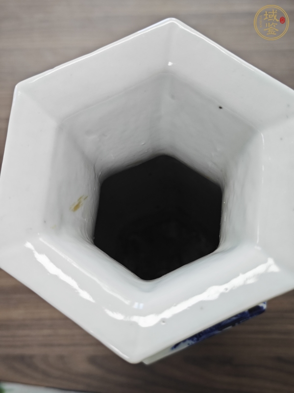 古玩陶瓷山水紋青花瓶真品鑒賞圖