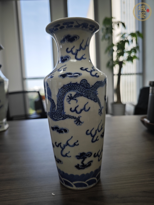 古玩陶瓷龍紋青花瓶真品鑒賞圖