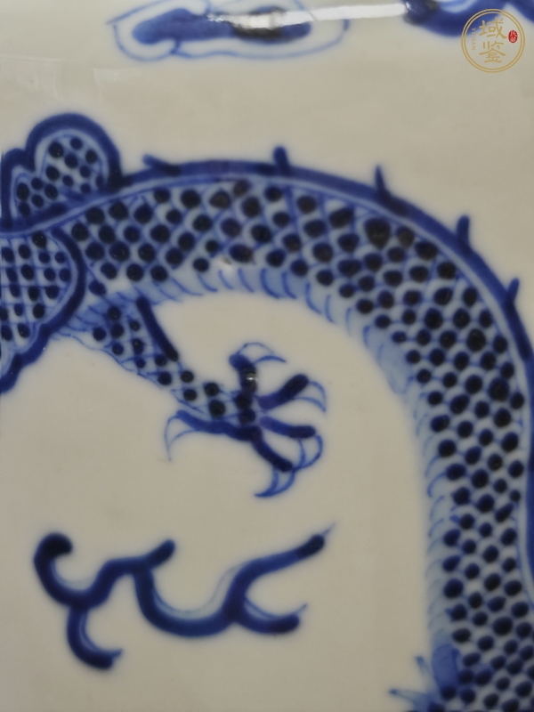 古玩陶瓷龍紋青花瓶真品鑒賞圖