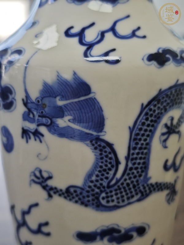 古玩陶瓷龍紋青花瓶真品鑒賞圖