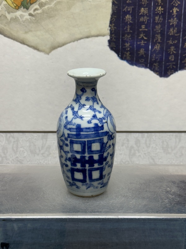 古玩轉(zhuǎn)賣清中期精品青花喜字纏觀音瓶拍賣，當(dāng)前價(jià)格18888元