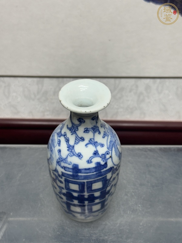 古玩陶瓷纏枝花囍字紋青花瓶真品鑒賞圖