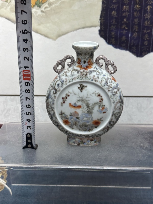 古玩陶瓷民國(guó)精品細(xì)路花蝶紋粉彩抱月瓶拍賣，當(dāng)前價(jià)格5260元