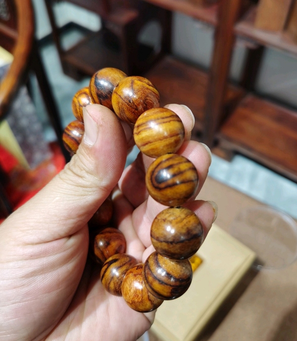 古玩雜項(xiàng)文玩手串拍賣，當(dāng)前價(jià)格680元