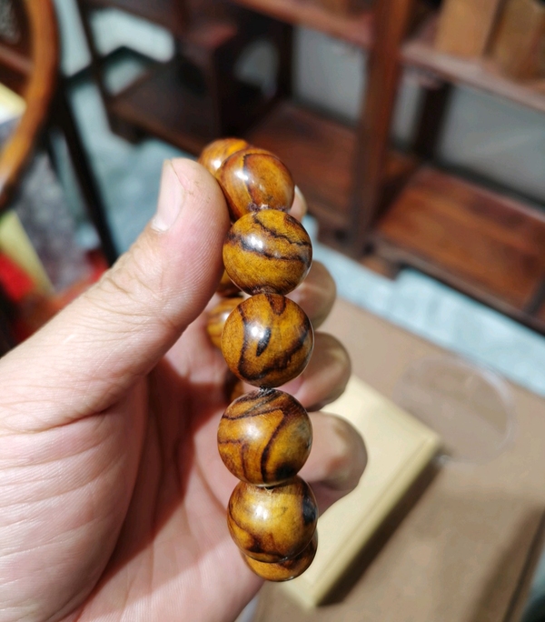 古玩雜項(xiàng)文玩手串拍賣，當(dāng)前價(jià)格680元