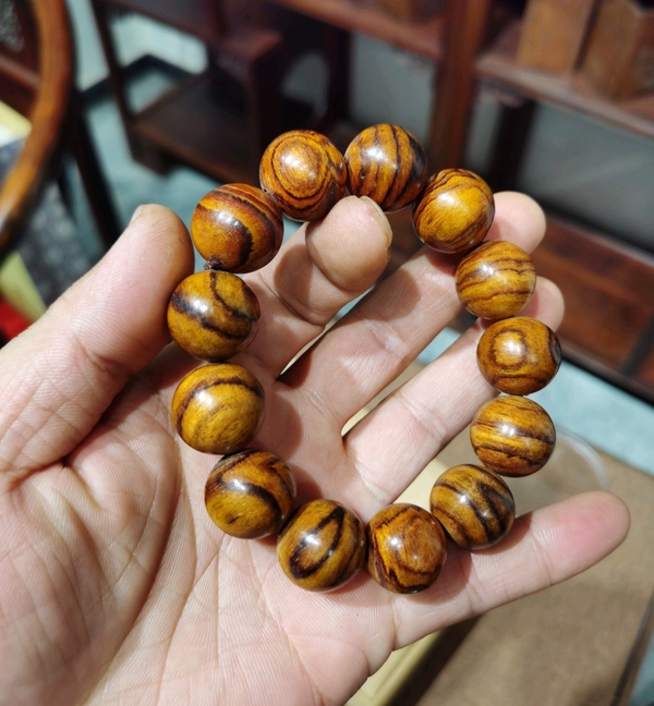 古玩雜項(xiàng)文玩手串拍賣，當(dāng)前價(jià)格680元