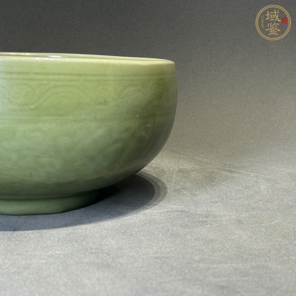 古玩陶瓷龍泉青瓷刻花碗真品鑒賞圖