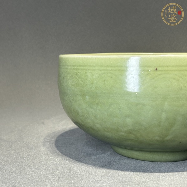 古玩陶瓷龍泉青瓷刻花碗真品鑒賞圖