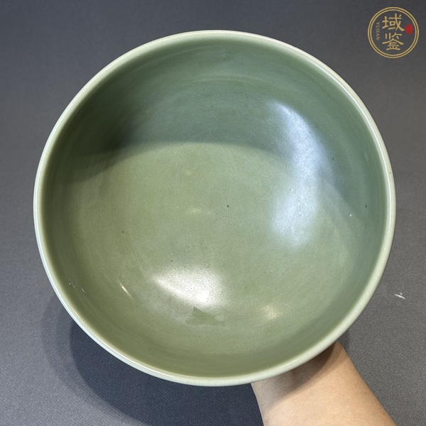 古玩陶瓷龍泉青瓷刻花碗真品鑒賞圖