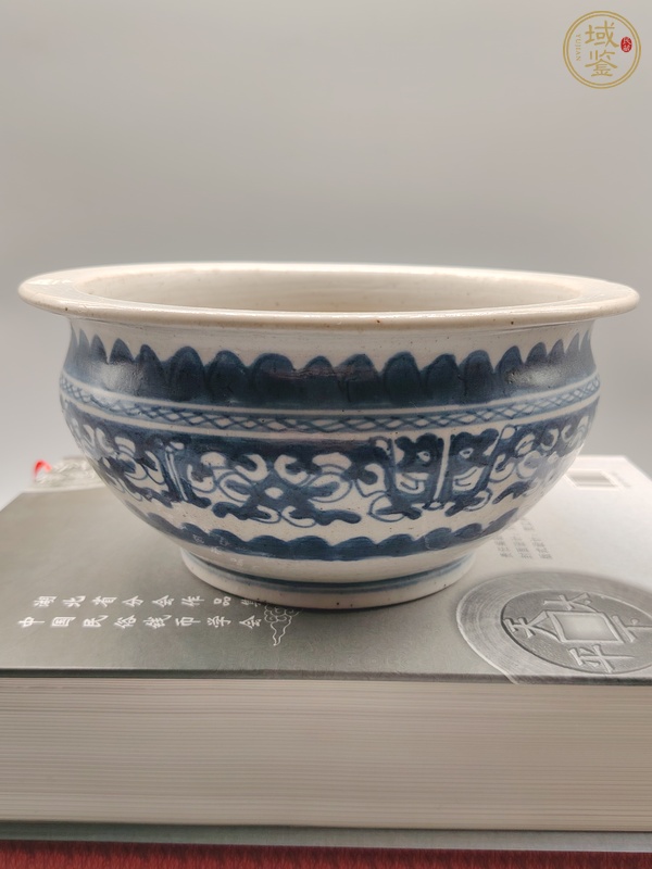古玩陶瓷青花夔龍紋香爐真品鑒賞圖