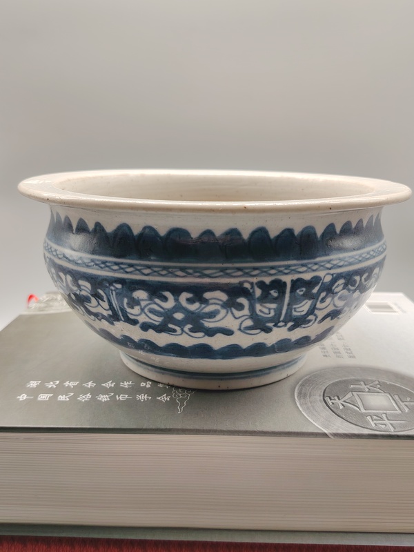 古玩轉賣全美品青花夔龍紋香爐拍賣，當前價格0元