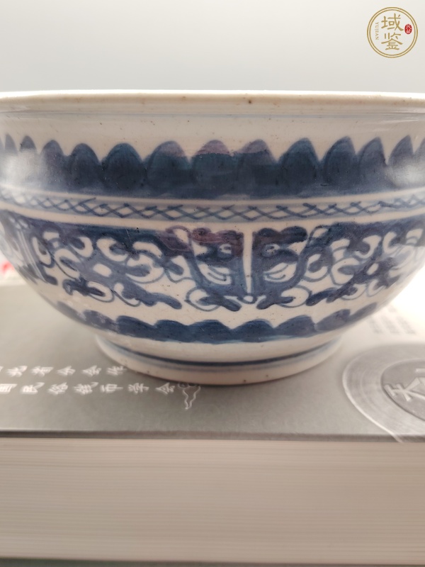 古玩陶瓷青花夔龍紋香爐真品鑒賞圖