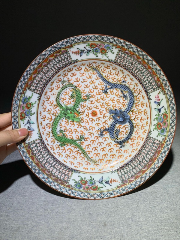 古玩轉(zhuǎn)賣民國·雙龍趕珠龍紋大盤拍賣,當(dāng)前價(jià)格88888元