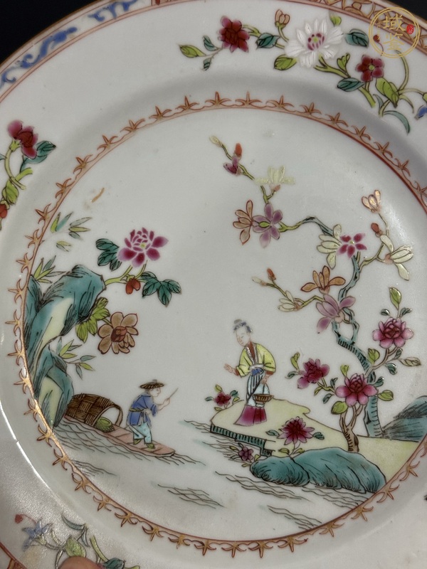 古玩陶瓷乾隆粉彩盤真品鑒賞圖
