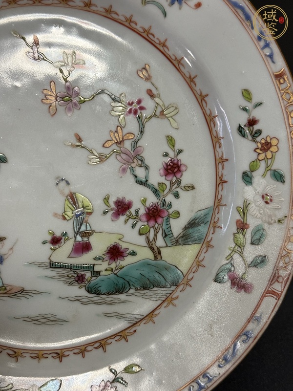 古玩陶瓷乾隆粉彩盤真品鑒賞圖