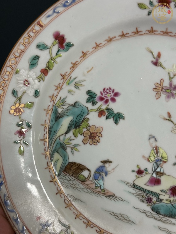 古玩陶瓷乾隆粉彩盤真品鑒賞圖