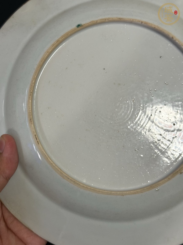 古玩陶瓷乾隆粉彩盤真品鑒賞圖
