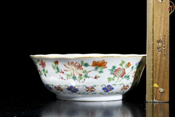 古玩陶瓷咸豐粉彩碗真品鑒賞圖
