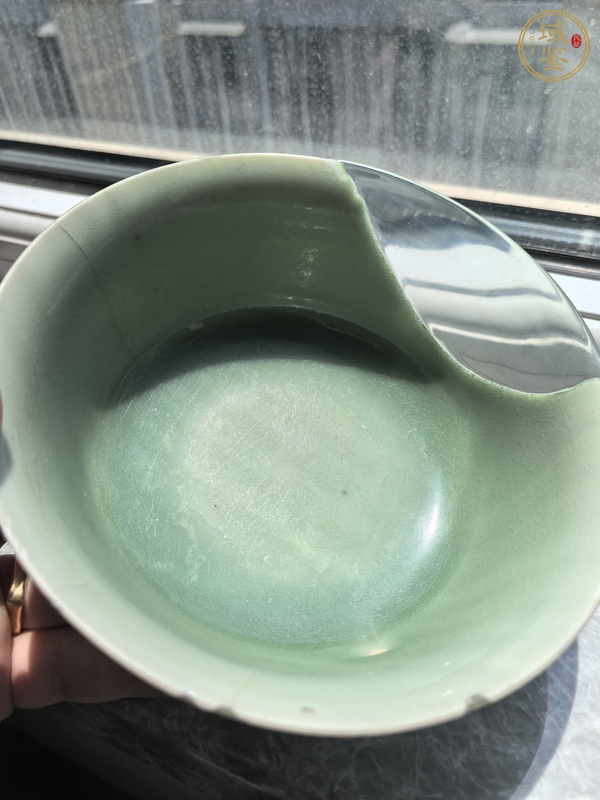 古玩陶瓷明早期翠青釉碗真品鑒賞圖