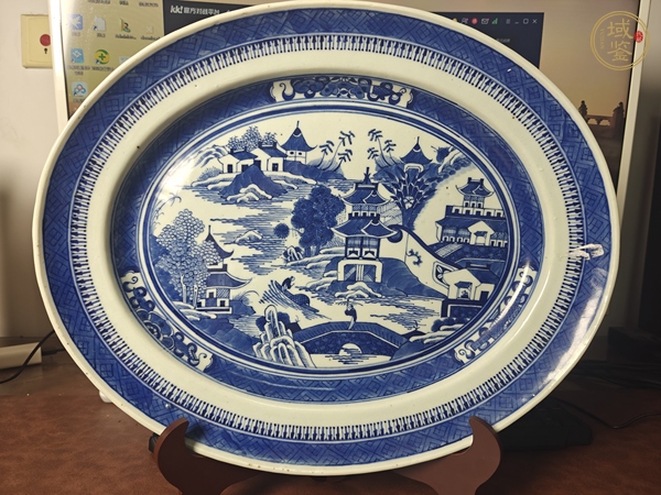 古玩陶瓷山水亭臺樓閣青花大盤真品鑒賞圖