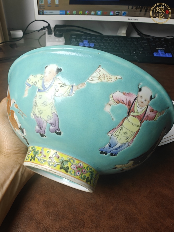 古玩陶瓷松石綠地人物故事紋碗真品鑒賞圖