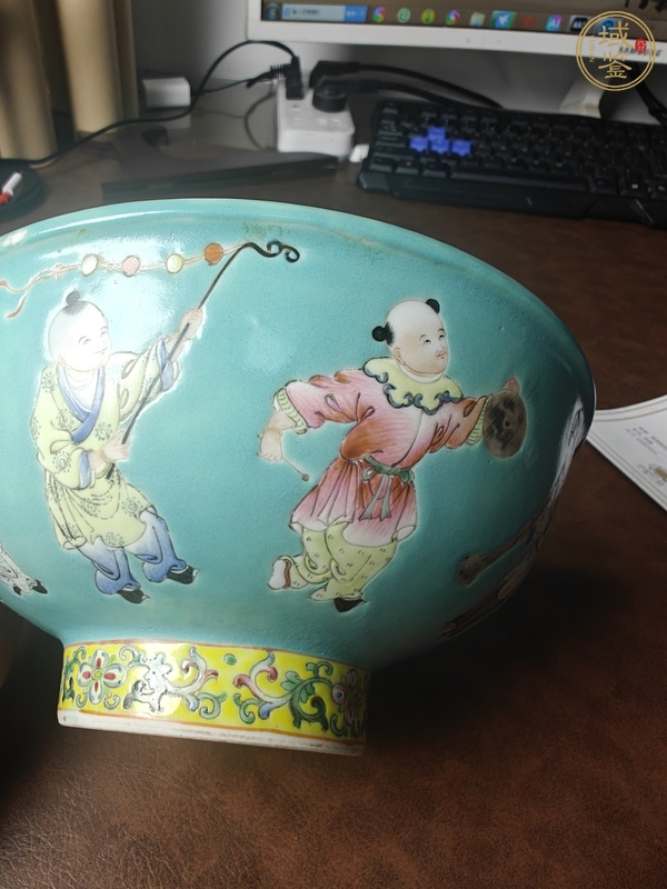 古玩陶瓷松石綠地人物故事紋碗真品鑒賞圖
