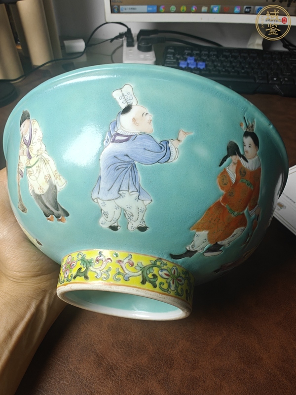 古玩陶瓷松石綠地人物故事紋碗真品鑒賞圖