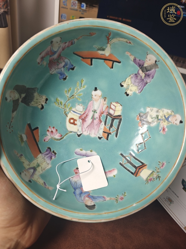古玩陶瓷松石綠地人物故事紋碗真品鑒賞圖