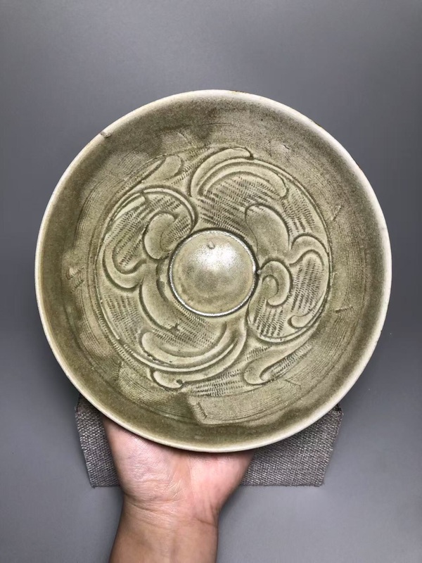 古玩陶瓷（宋代）青釉刻花紋碗（有很高藝術(shù)收藏價(jià)值）拍賣，當(dāng)前價(jià)格0元