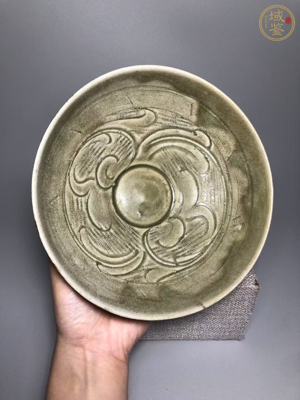 古玩陶瓷青釉刻花紋碗真品鑒賞圖