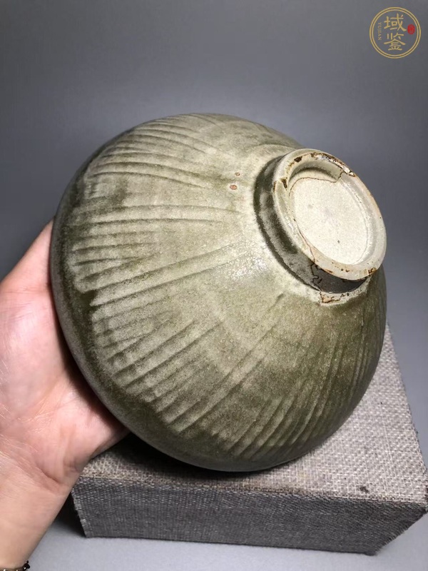 古玩陶瓷青釉刻花紋碗真品鑒賞圖