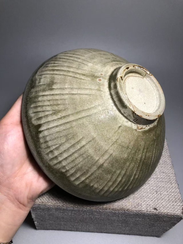 古玩陶瓷（宋代）青釉刻花紋碗（有很高藝術(shù)收藏價(jià)值）拍賣，當(dāng)前價(jià)格0元