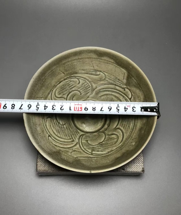 古玩陶瓷（宋代）青釉刻花紋碗（有很高藝術(shù)收藏價(jià)值）拍賣，當(dāng)前價(jià)格0元