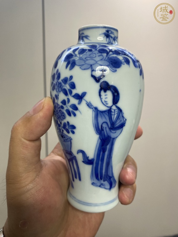 古玩陶瓷仕女紋青花瓶真品鑒賞圖