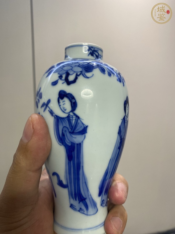 古玩陶瓷仕女紋青花瓶真品鑒賞圖