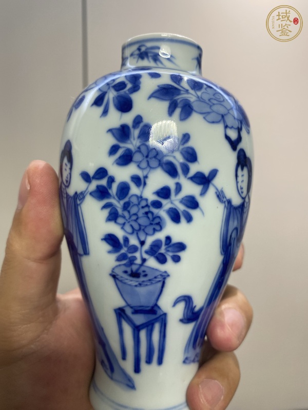 古玩陶瓷仕女紋青花瓶真品鑒賞圖