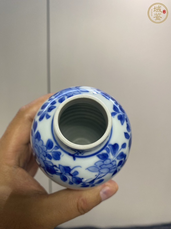 古玩陶瓷仕女紋青花瓶真品鑒賞圖