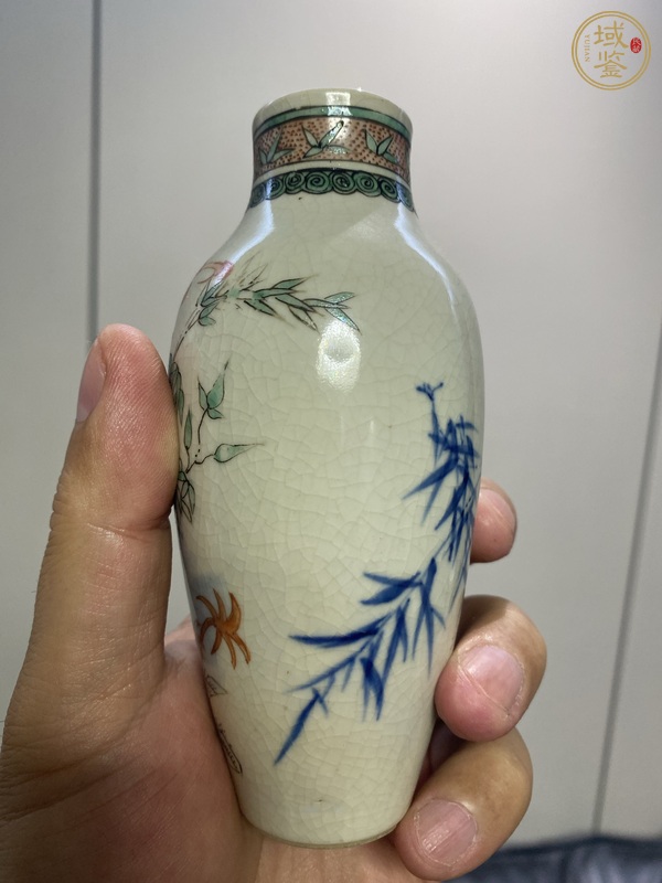 古玩陶瓷人物紋青花加彩瓶真品鑒賞圖