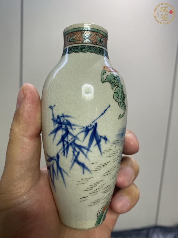 古玩陶瓷人物紋青花加彩瓶真品鑒賞圖