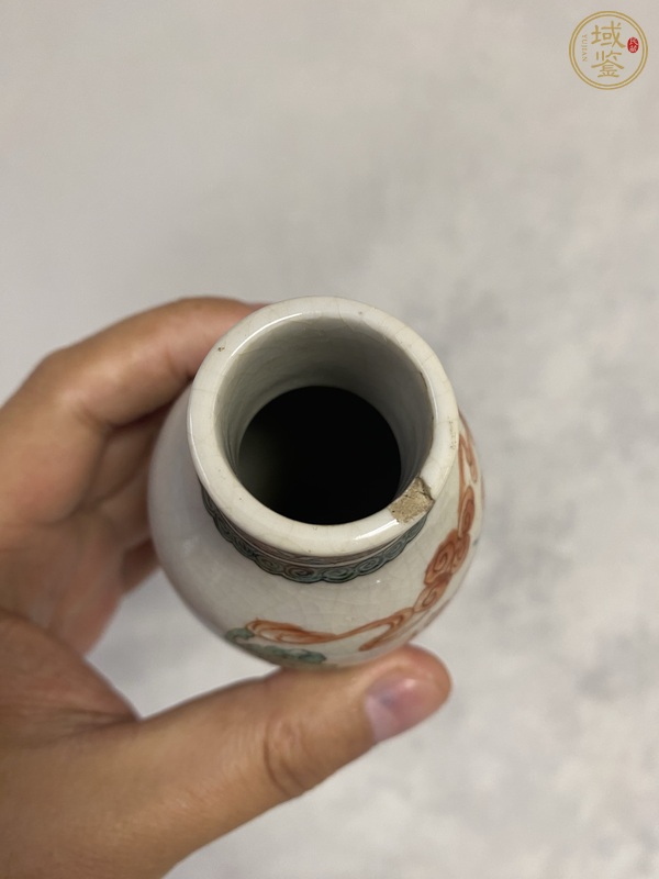 古玩陶瓷人物紋青花加彩瓶真品鑒賞圖