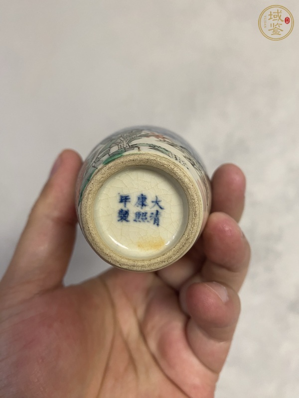 古玩陶瓷人物紋青花加彩瓶真品鑒賞圖
