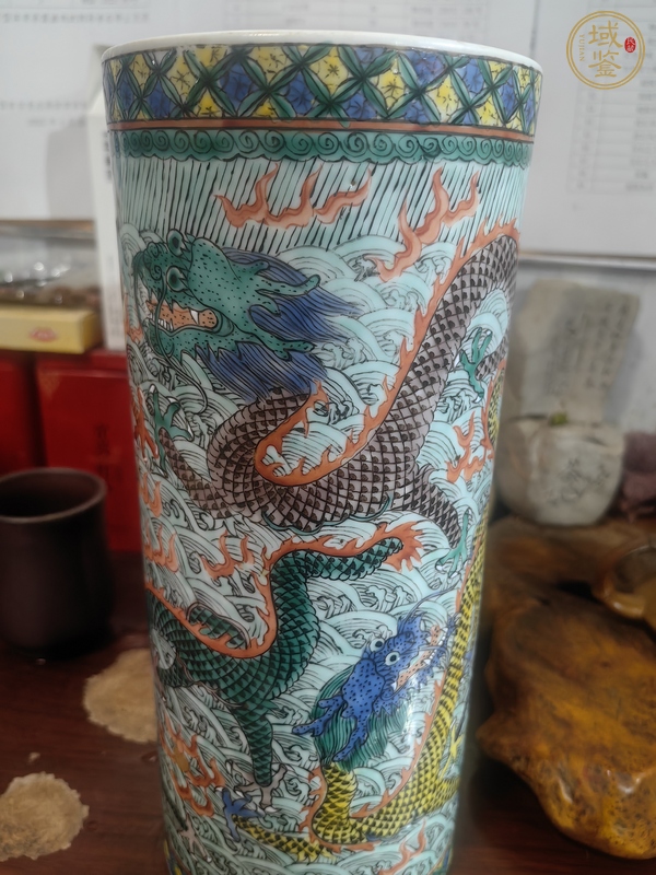 古玩陶瓷粉彩龍紋帽筒真品鑒賞圖