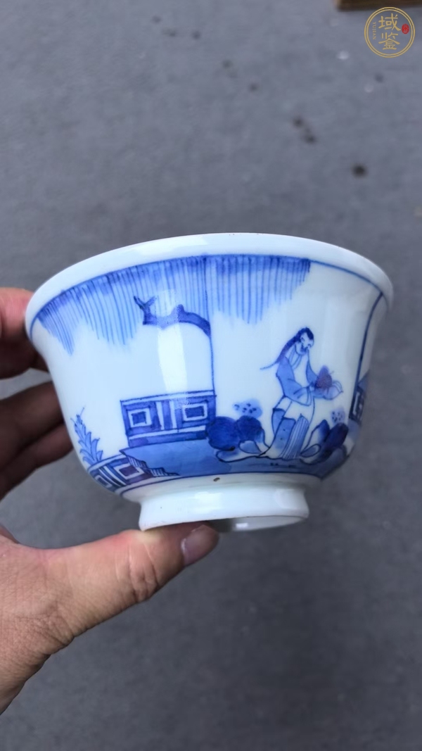 古玩陶瓷日本明治青花人物紋茶碗真品鑒賞圖