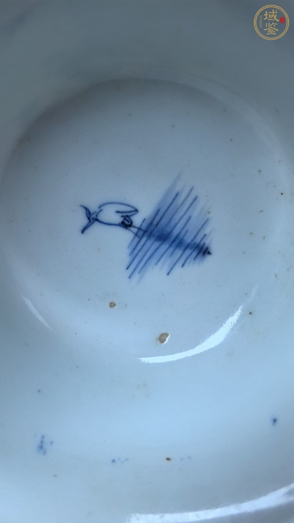 古玩陶瓷日本明治青花人物紋茶碗真品鑒賞圖